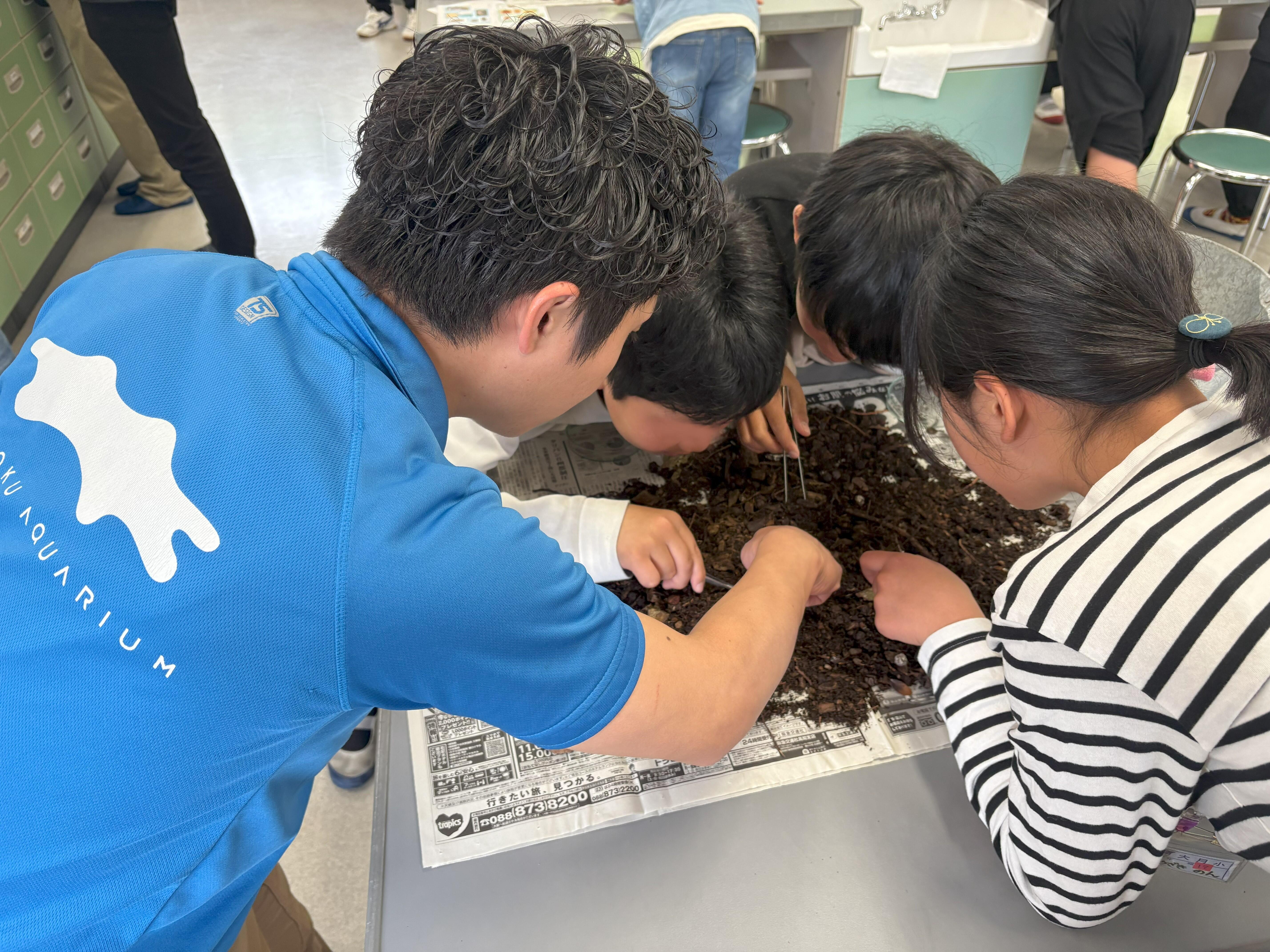 地元小学生授業補助.jpg